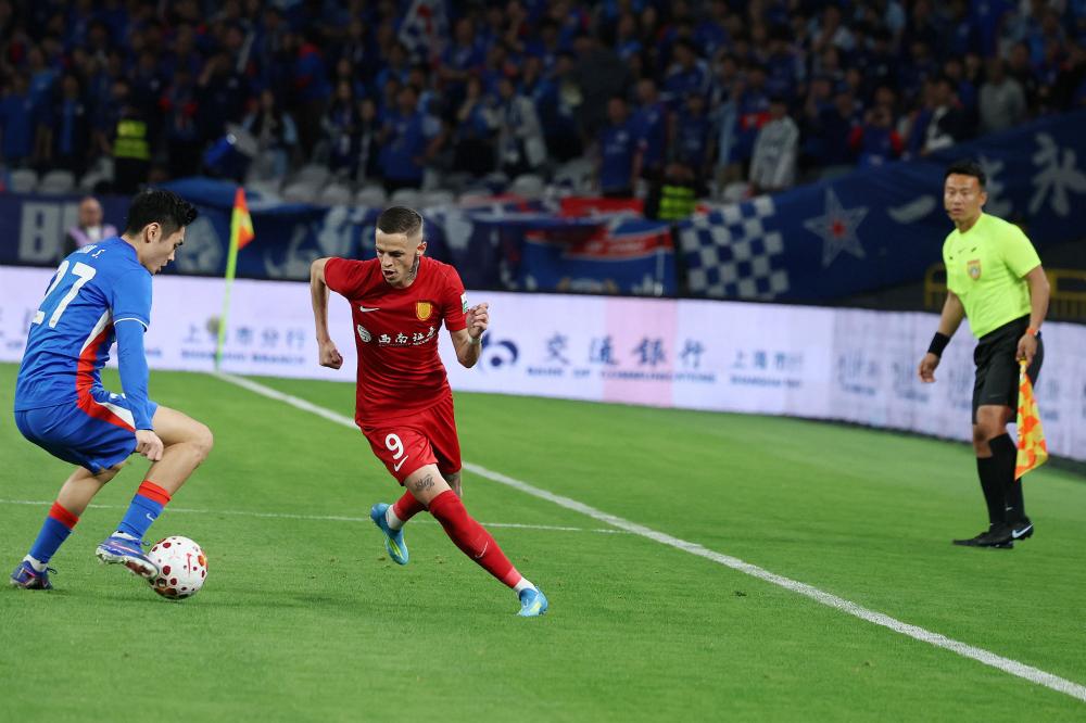 罗塞尼尔率队7球狂胜维尔港 创执教生涯最大胜差纪录
